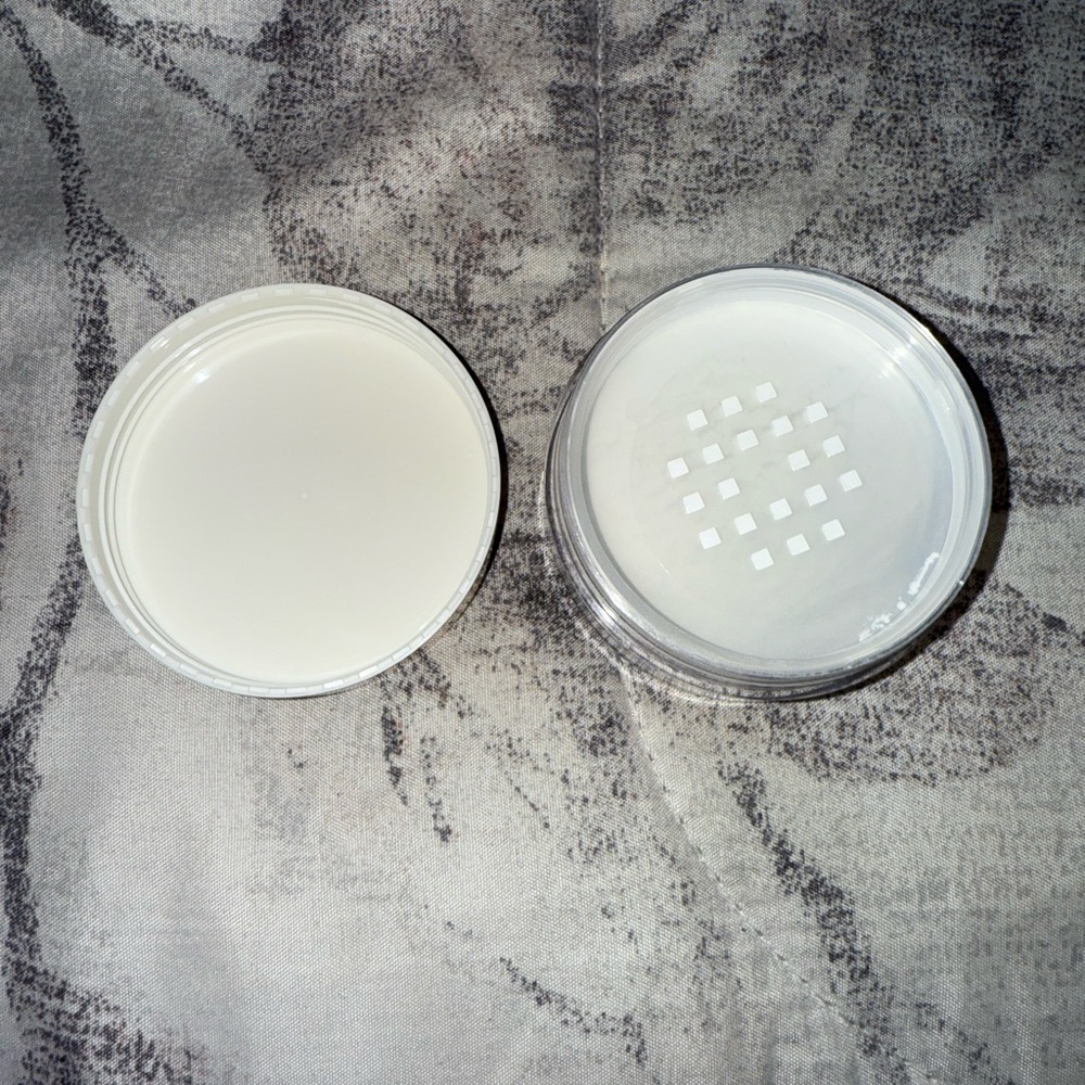 Ciate Translucent Powder - Picture 9 of 10